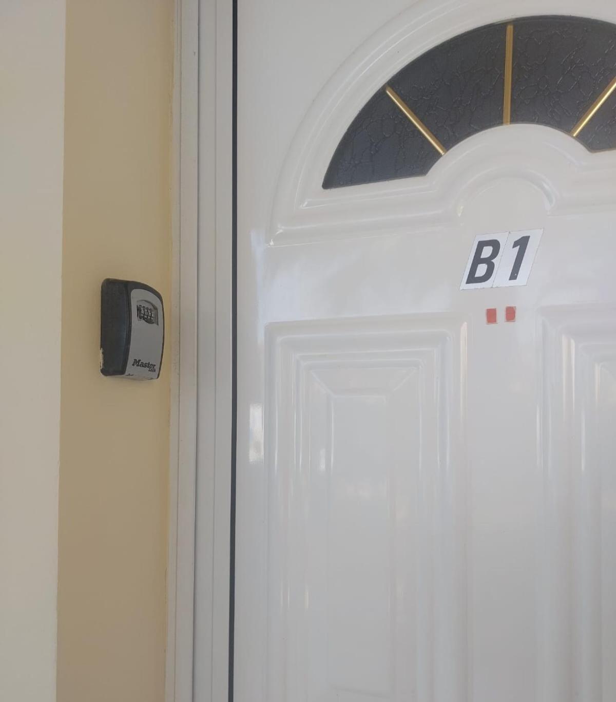 Joanne's Cosy 1 Bdrm Апартаменти Пафос